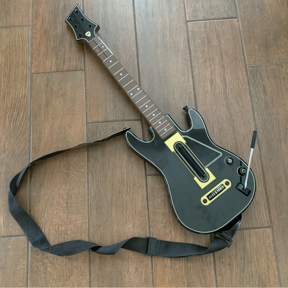 Activision Guitar Hero Guitar Wireless Controller #CE0700 No Dongle